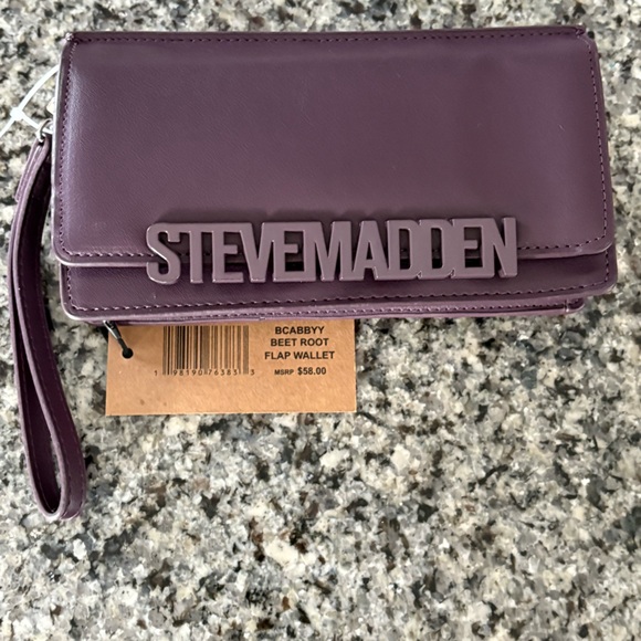 NWT- Steve Madden wristlet, color-beet root - Picture 2 of 11
